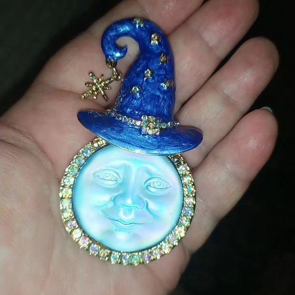 Blue Moon Wizard Brooch - Picture 6 of 11